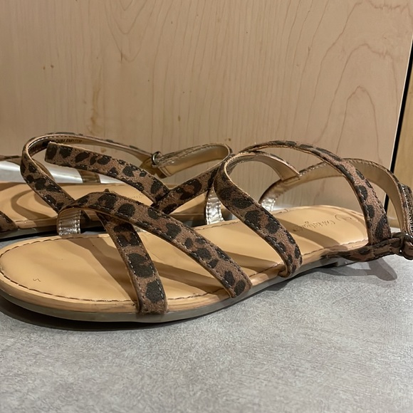 Cat & Jack leopard print kids sandals - Picture 2 of 4